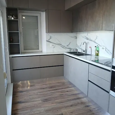 Cozy And Chic Apartament